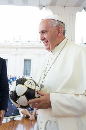 El Papa con un grupo de free style basket